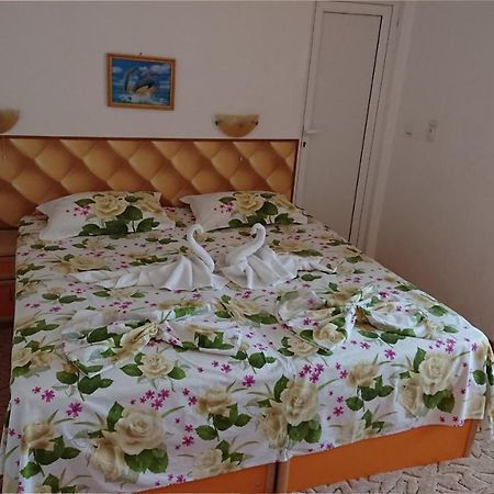 Sianie Guest House Ravda Exterior photo