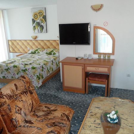 Sianie Guest House Ravda Exterior photo