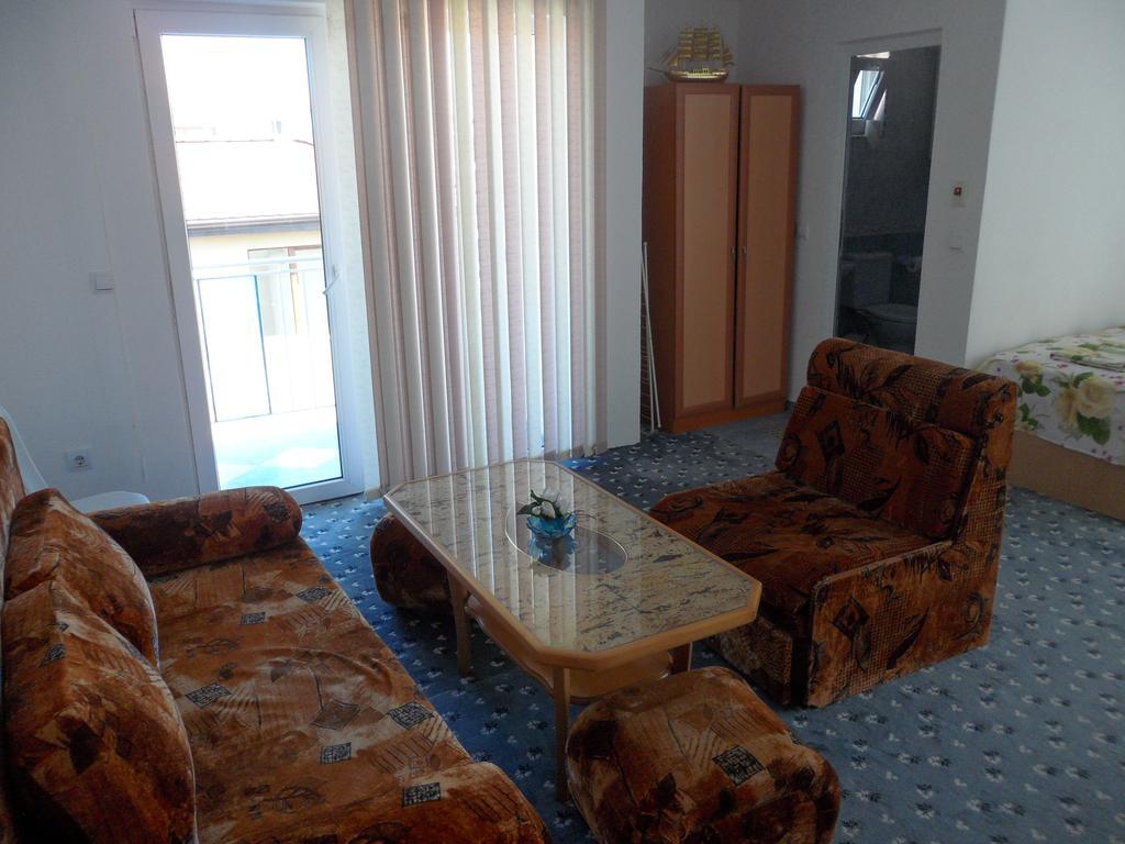 Sianie Guest House Ravda Exterior photo