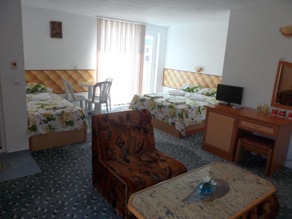 Sianie Guest House Ravda Exterior photo