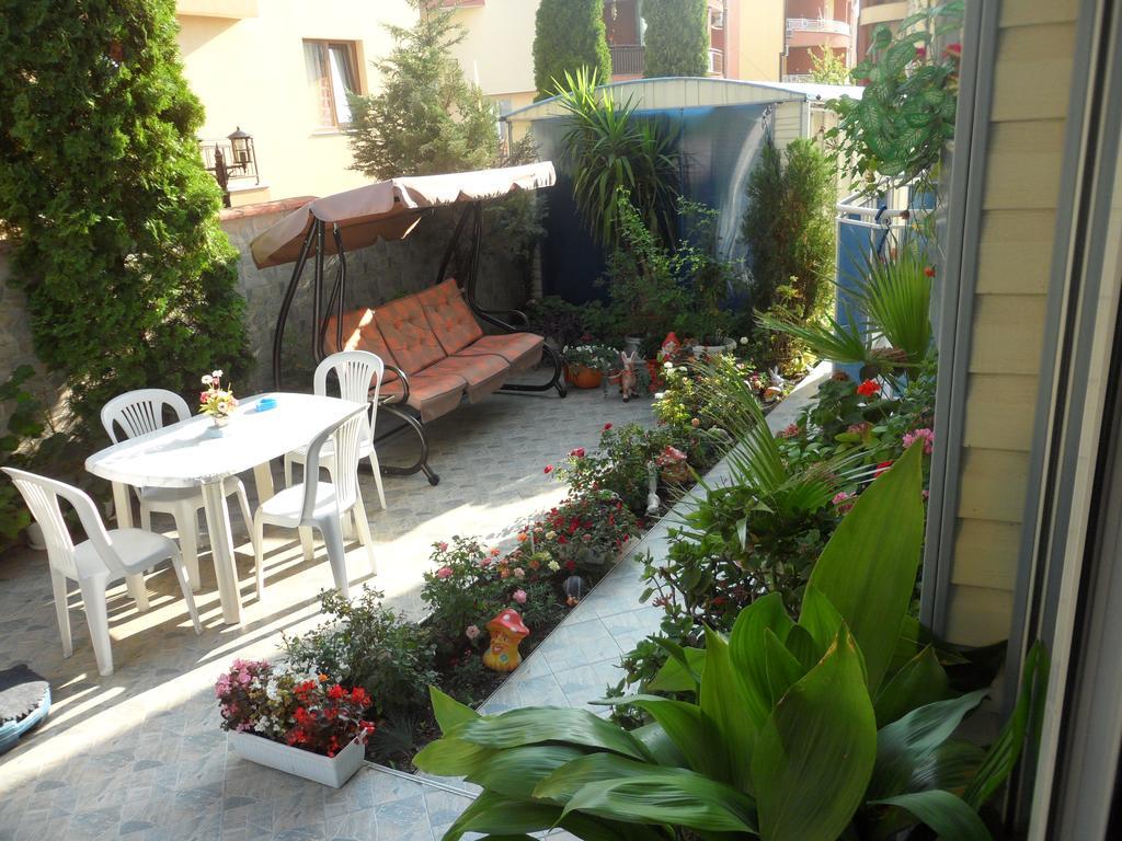 Sianie Guest House Ravda Exterior photo