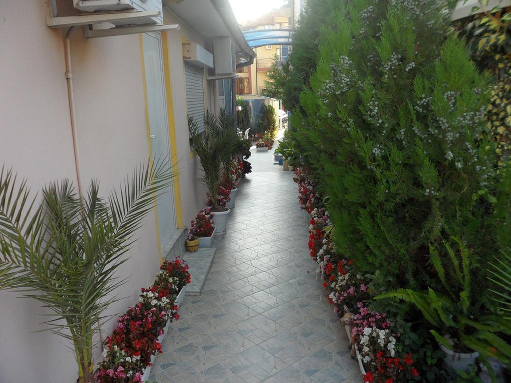 Sianie Guest House Ravda Exterior photo