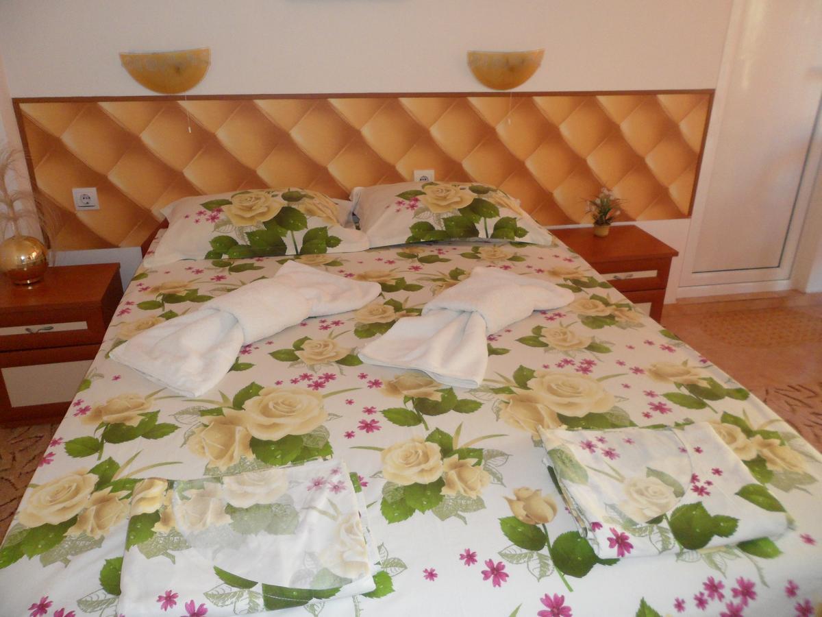 Sianie Guest House Ravda Exterior photo