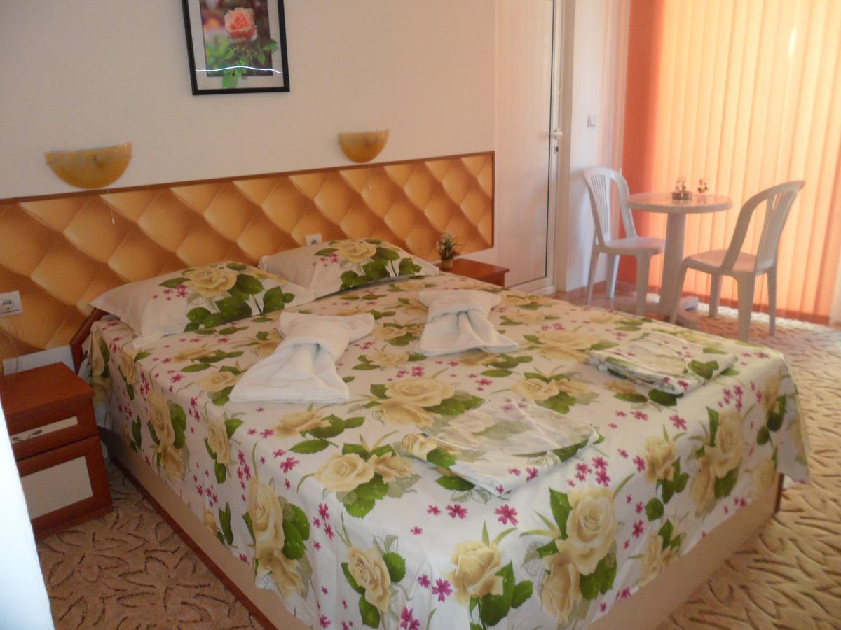 Sianie Guest House Ravda Exterior photo