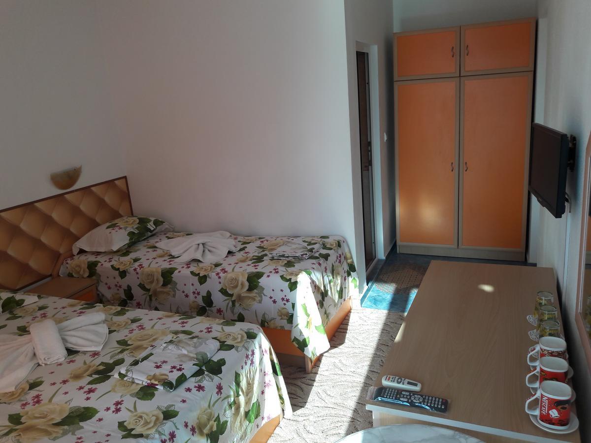 Sianie Guest House Ravda Exterior photo
