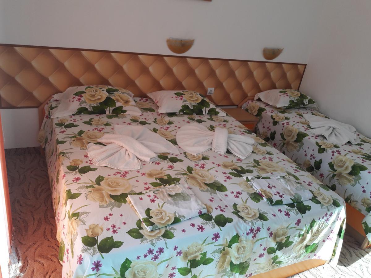 Sianie Guest House Ravda Exterior photo