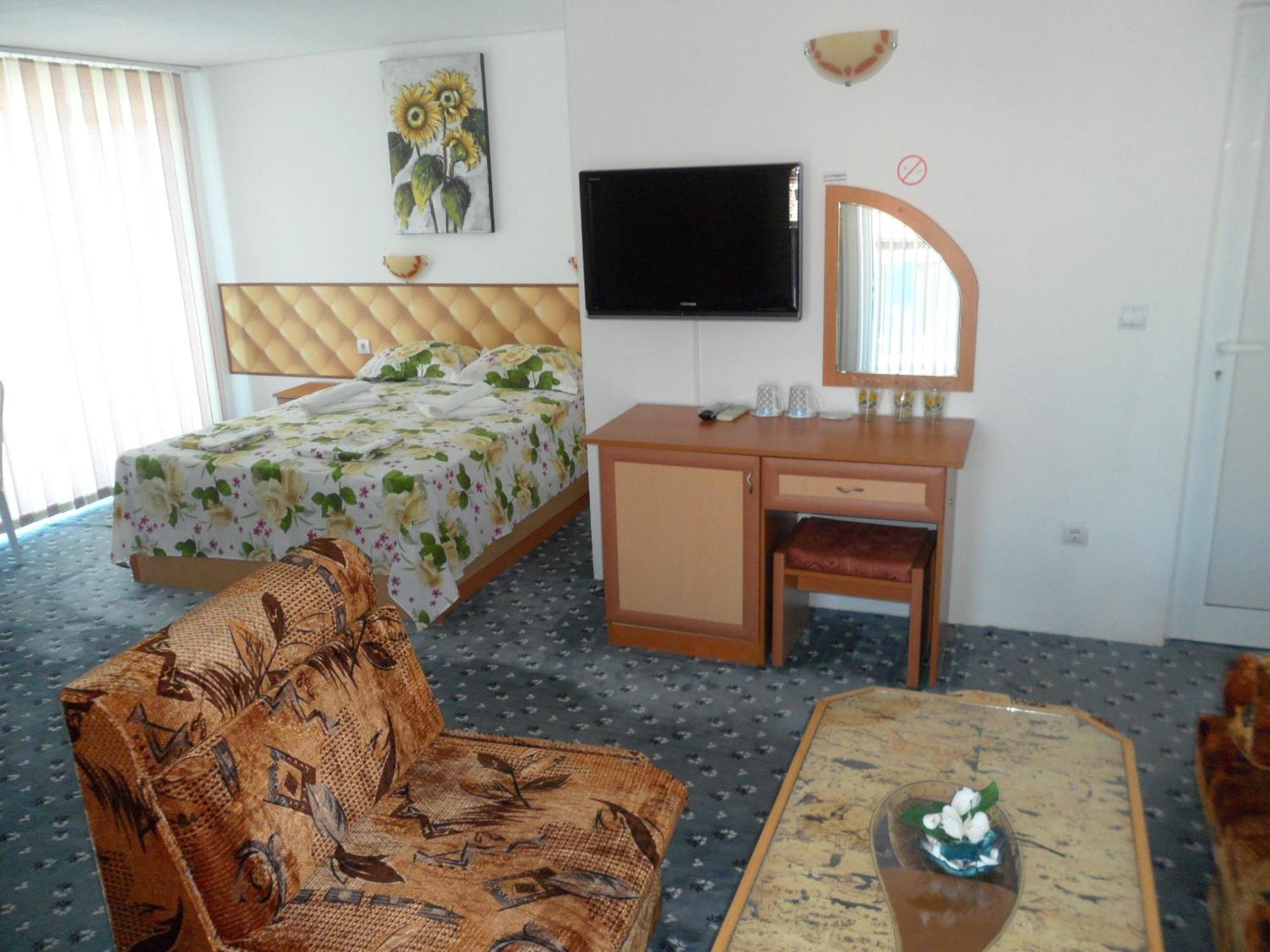 Sianie Guest House Ravda Exterior photo