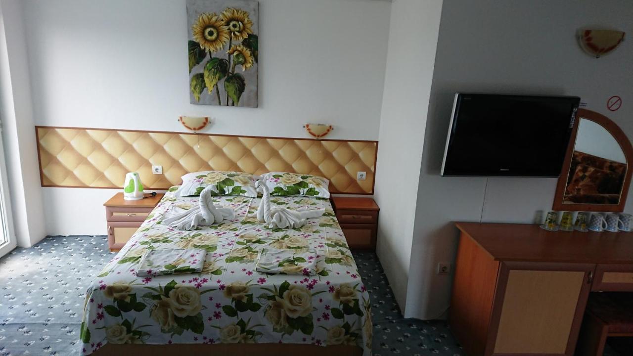 Sianie Guest House Ravda Exterior photo
